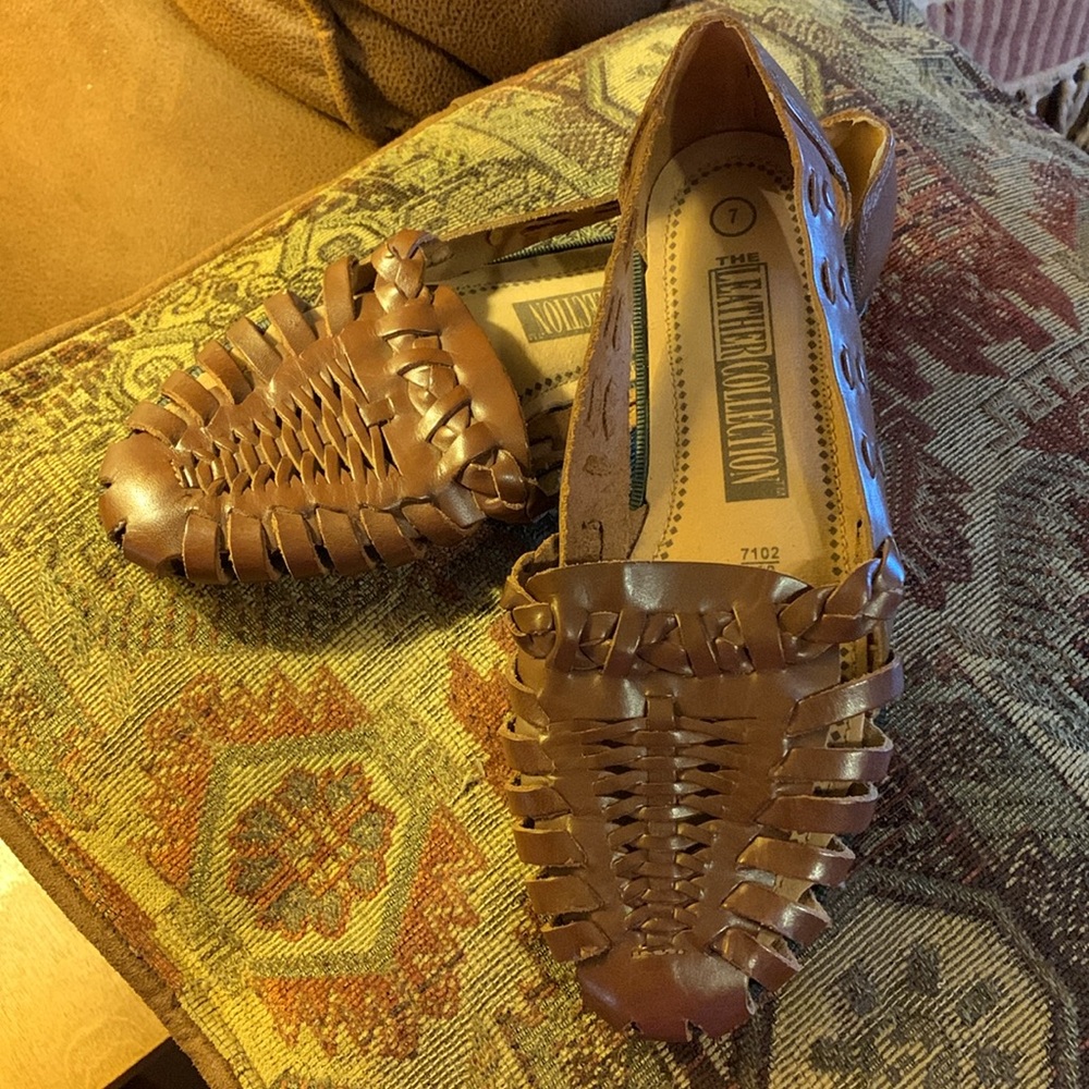 The Leather Connection 7102/398 women’s size 7 huarache  leather shoes.